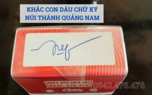 Khắc dấu chữ ký tại Núi Thành Quảng Nam