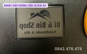 KHẮC DẤU ĐÓNG LÊN QUẦN ÁO