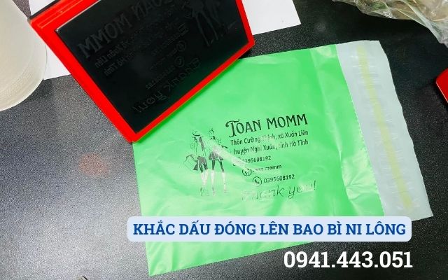 KHẮC DẤU ĐÓNG LÊN BAO BÌ NI LÔNG