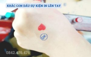 KHẮC CON DẤU SỰ KIỆN IN LÊN TAY