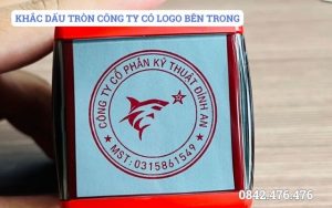 KHẮC DẤU TRÒN CÔNG TY CÓ LOGO BÊN TRONG